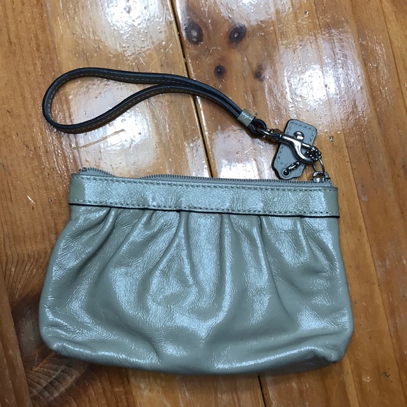 TAUPE COACH PATENT LEATHER WRISTLET - Picture 2 of 4